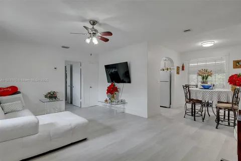 11812 SW 207th St, Miami FL 33177