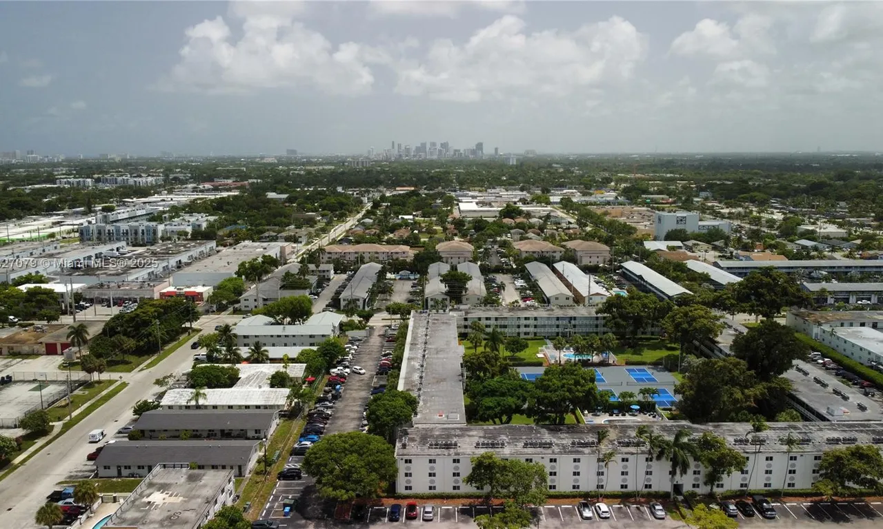 250 NE 40th St # 36, Oakland Park FL 33334