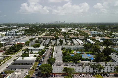 250 NE 40th St # 36, Oakland Park FL 33334