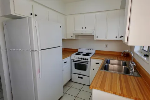 250 NE 40th St # 36, Oakland Park FL 33334