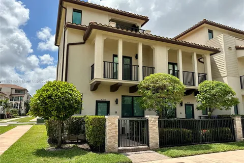 4702 NW 83rd Path, Doral FL 33166
