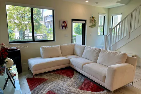 4702 NW 83rd Path, Doral FL 33166