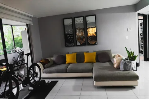 8215 SW 152nd Ave # 307, Miami FL 33193