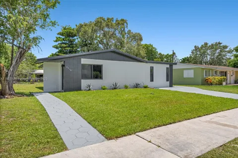 9970 SW 161 St, Miami FL 33157