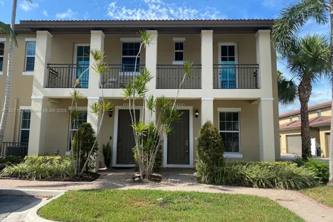 14664 SW 14th St, Pembroke Pines FL 33027