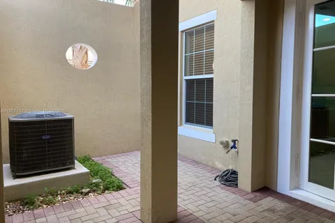 14664 SW 14th St, Pembroke Pines FL 33027