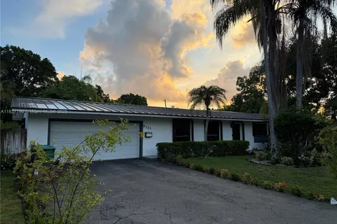 9321 SW 177th St, Palmetto Bay FL 33157