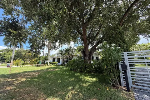 9321 SW 177th St, Palmetto Bay FL 33157