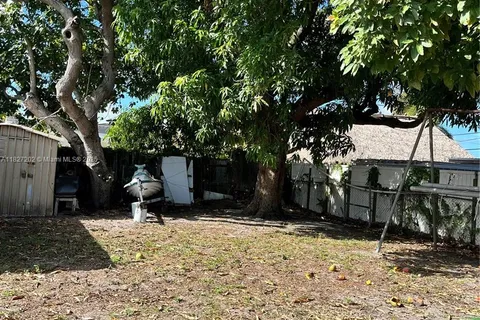 277 E 63rd St, Hialeah FL 33013