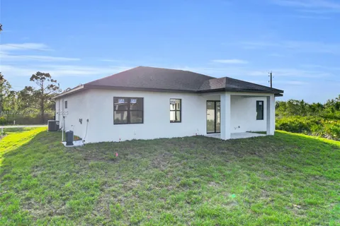 464 Redwing St, Lehigh Acres FL 33974