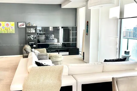 253 NE 2nd St # 3903, Miami FL 33132