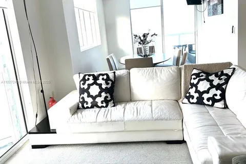 253 NE 2nd St # 3903, Miami FL 33132