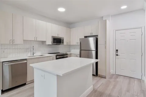 10170 SW 7th St # 312, Pembroke Pines FL 33025