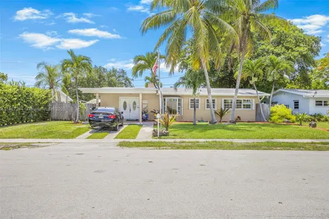 9365 Jamaica Dr, Cutler Bay FL 33189