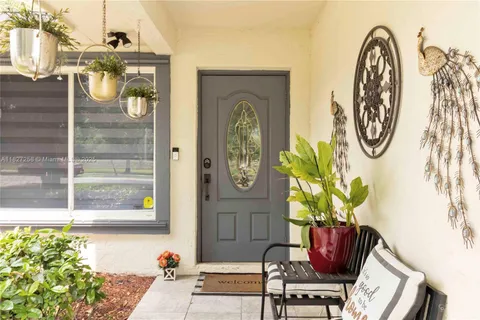 431 S Old Hiatus Rd, Plantation FL 33325