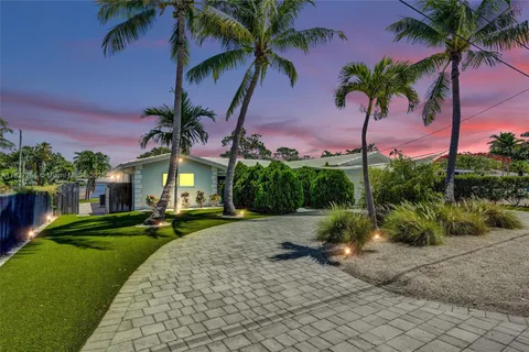 1555 NE 35th St, Oakland Park FL 33334