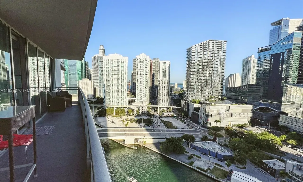 92 SW 3rd St # 2602, Miami FL 33130