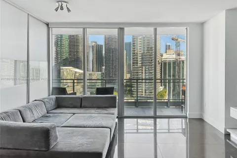 92 SW 3rd St # 2602, Miami FL 33130