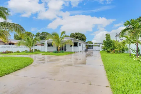 2247 NW 2nd St, Miami FL 33125
