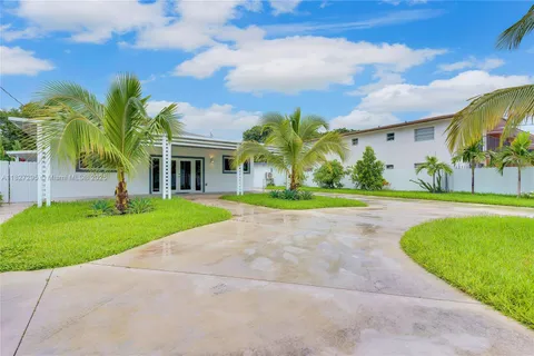 2247 NW 2nd St, Miami FL 33125