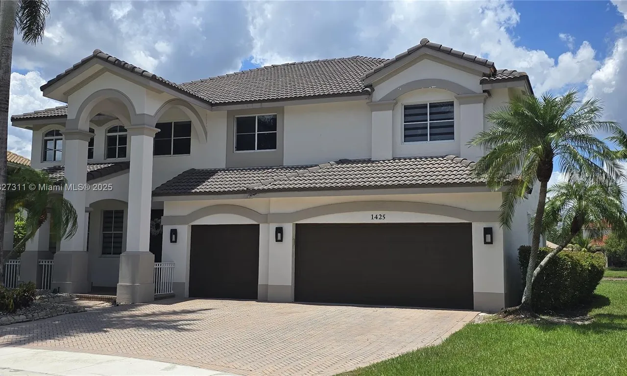 1425 Crossbill Ct, Weston FL 33327