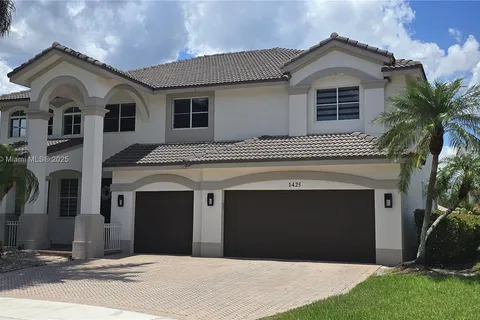 1425 Crossbill Ct, Weston FL 33327