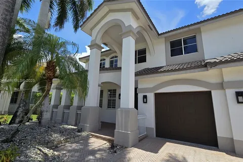1425 Crossbill Ct, Weston FL 33327