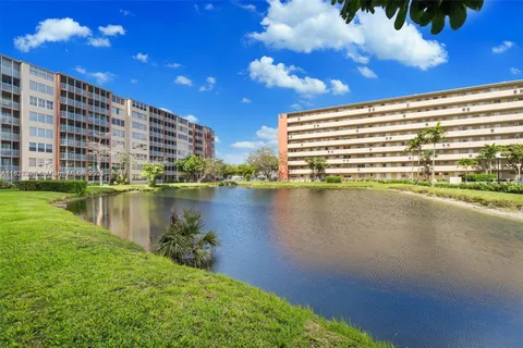 1770 NE 191st St # 1, Miami FL 33179