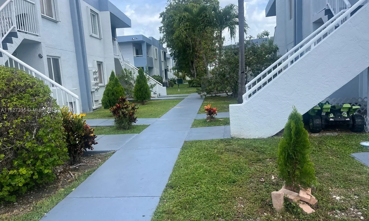 6214 SW 131st Ct # 103, Miami FL 33183