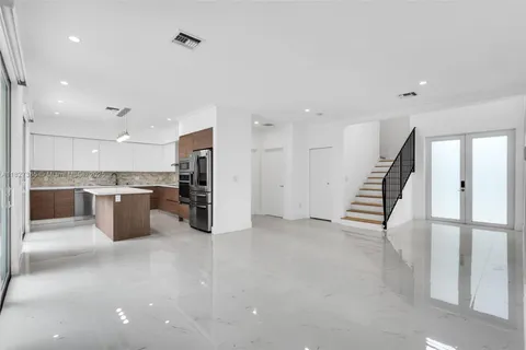 2510 SW 2nd Ave, Miami FL 33129