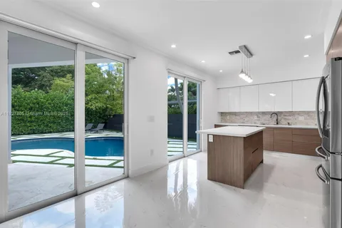 2510 SW 2nd Ave, Miami FL 33129