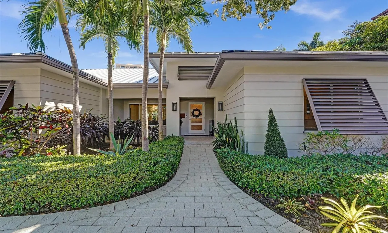 1206 E Lake Dr, Fort Lauderdale FL 33316
