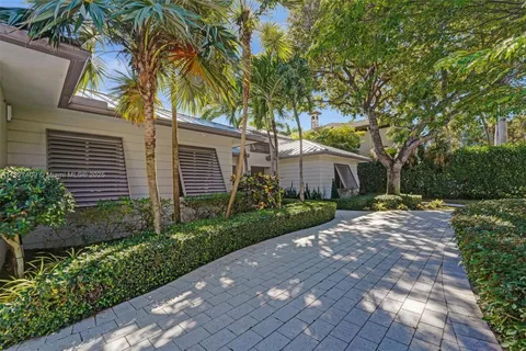 1206 E Lake Dr, Fort Lauderdale FL 33316