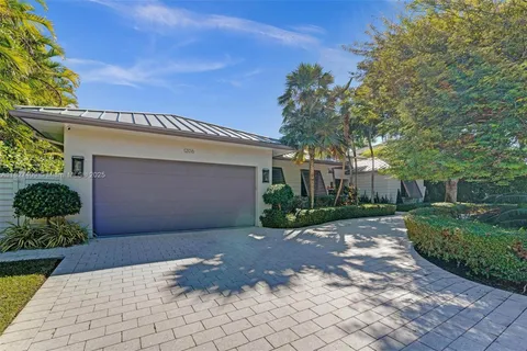 1206 E Lake Dr, Fort Lauderdale FL 33316