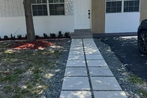 1657 SW 44th Ave, Fort Lauderdale FL 33317