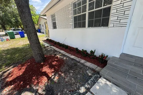 1657 SW 44th Ave, Fort Lauderdale FL 33317