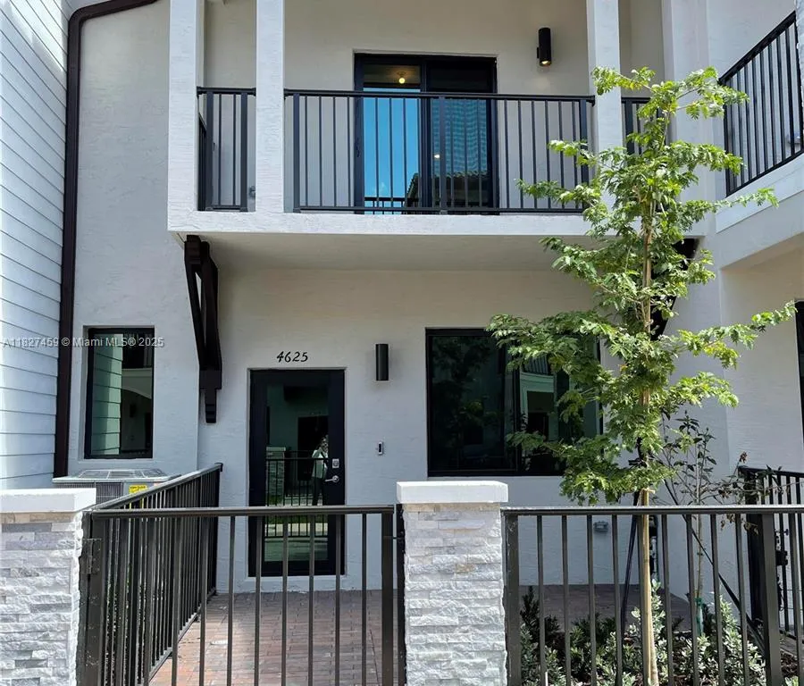 4625 NW 83rd Path # 4625, Doral FL 33166