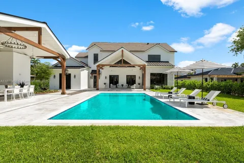 7930 SW 58th St, Miami FL 33143