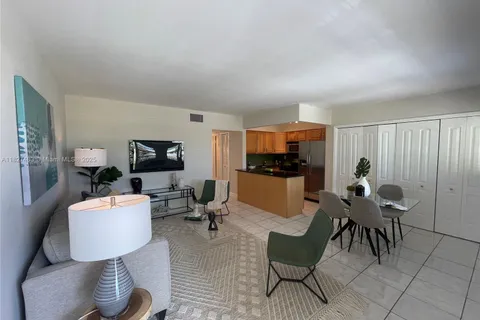 4051 NE 13th Ave # 3, Oakland Park FL 33334