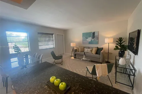 4051 NE 13th Ave # 3, Oakland Park FL 33334
