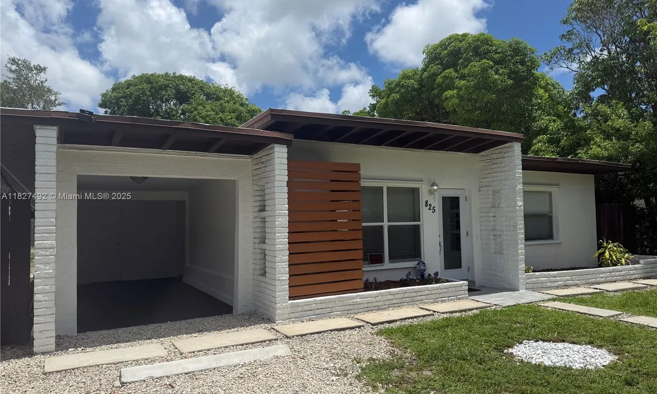 825 NW 127th St, North Miami FL 33168