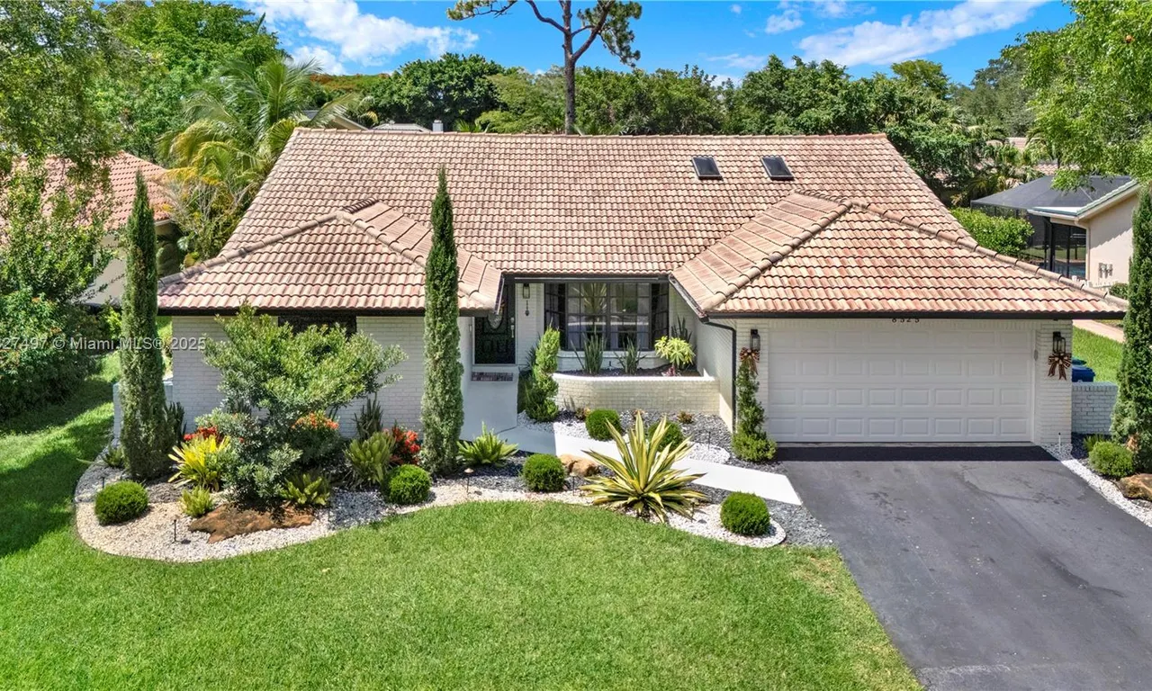 8525 NW 49th Dr, Coral Springs FL 33067
