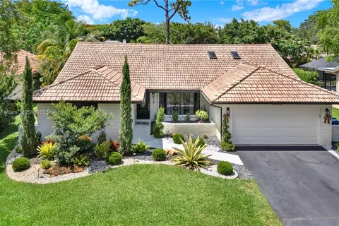 8525 NW 49th Dr, Coral Springs FL 33067