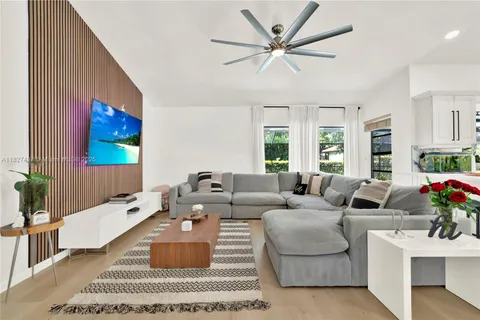 8525 NW 49th Dr, Coral Springs FL 33067