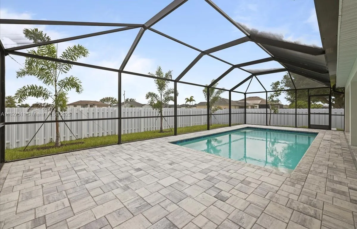 1008 NW 10th St, Cape Coral FL 33993