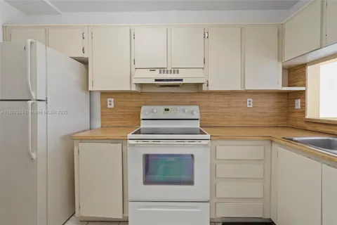 10290 NW 9th St Cir # 511, Miami FL 33172
