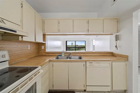 10290 NW 9th St Cir # 511, Miami FL 33172