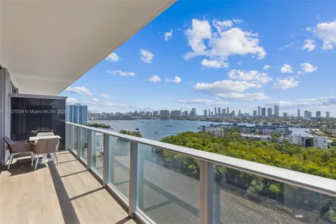 16385 Biscayne Blvd # 1618, North Miami Beach FL 33160