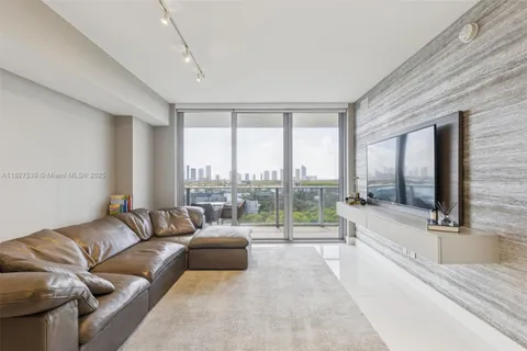 16385 Biscayne Blvd # 1618, North Miami Beach FL 33160