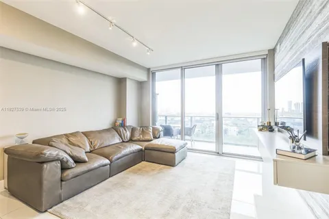 16385 Biscayne Blvd # 1618, North Miami Beach FL 33160
